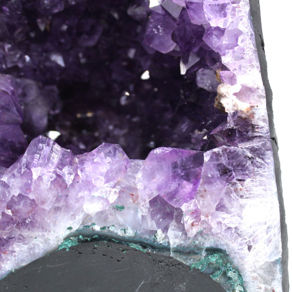 Géode d’améthyste brésilienne pour décoration élégante et originale 