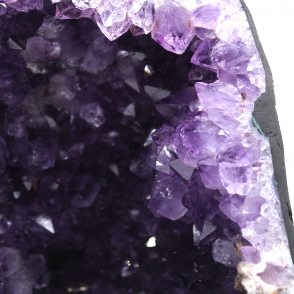 Géode d’améthyste brésilienne pour décoration élégante et originale 