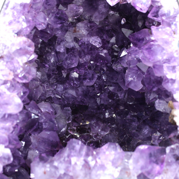 Géode d’améthyste brésilienne pour décoration élégante et originale 