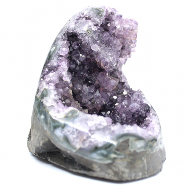 Améthyste Spécimen Brésil – Beauté Géométrique et Pureté