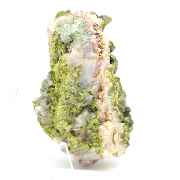 Épidote verte d’Imilchil, formation naturelle sur gangue