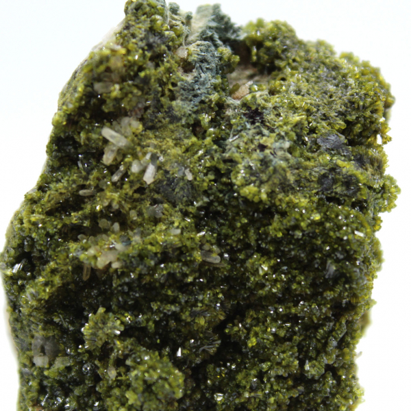 Épidote d’Imilchil cristallisée sur roche hôte