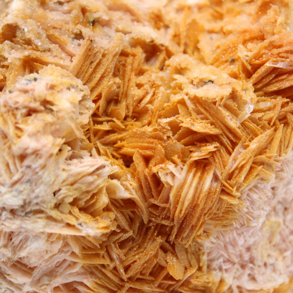 Spécimen de barytine orange du Maroc en cristaux