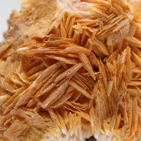 Spécimen de barytine orange du Maroc compact