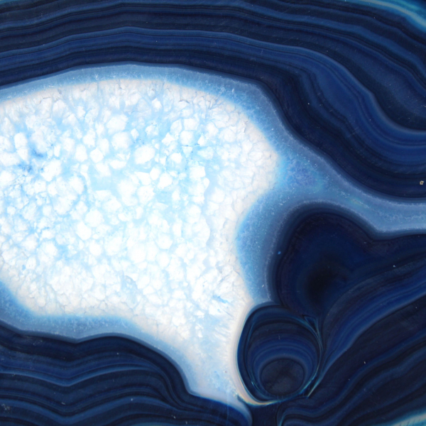 Agate bleue en tranche légère pour collection minérale