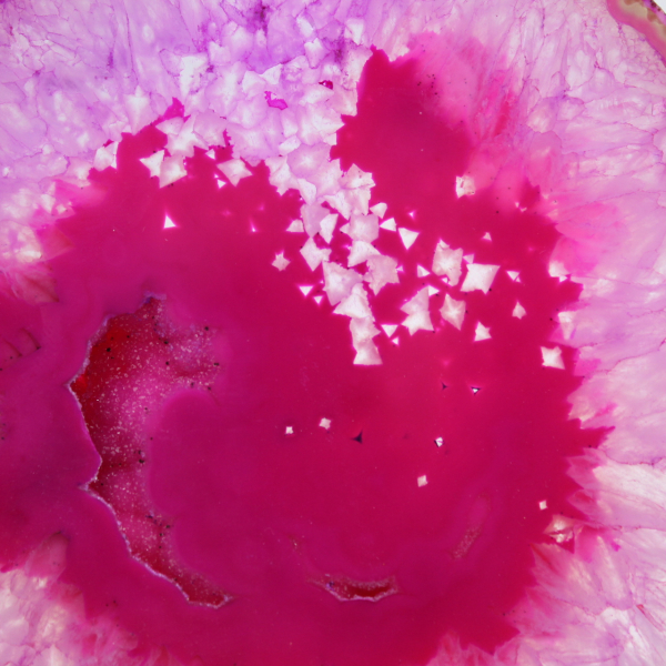 Agate en tranche teinté rose naturelle