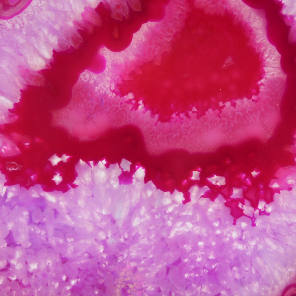 Tranche polie d’agate teinté rose