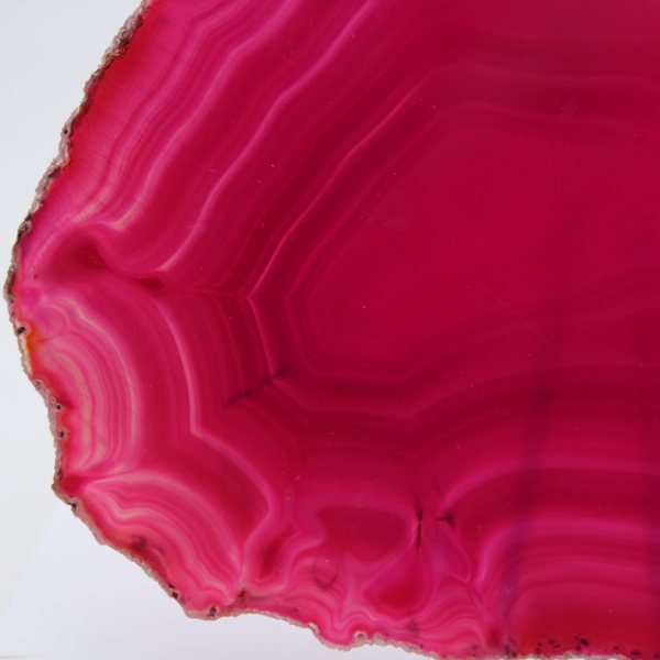 Agate décorative teinté rose en tranche