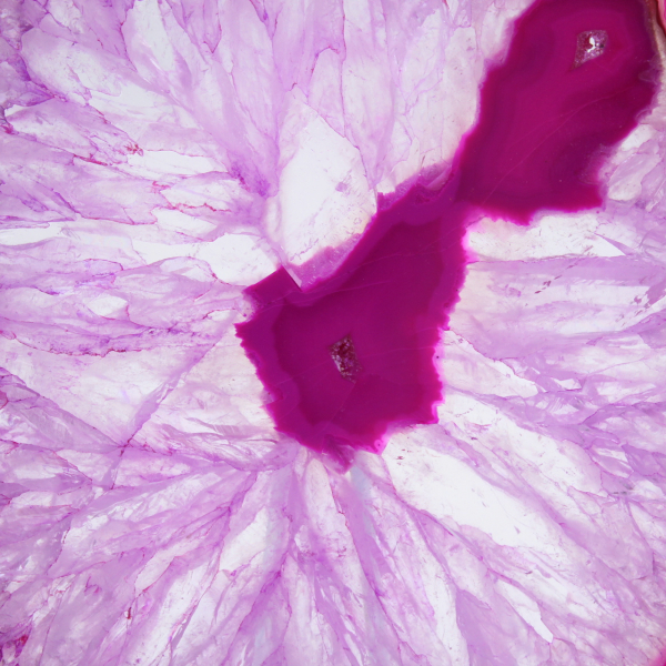 Agate naturelle teinté rose en tranche