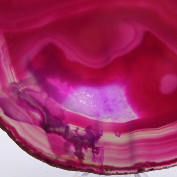 Agate brésilienne teinté rose en tranche