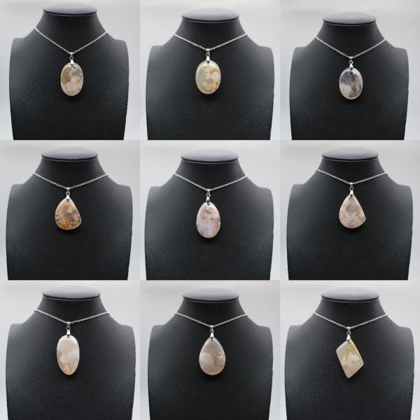 Pendentif ovale en agate fleur