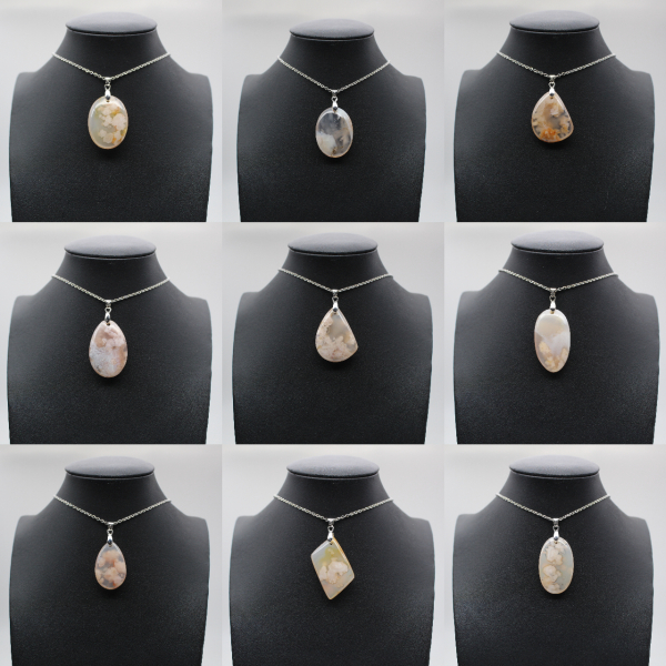Pendentif ovale en agate fleur