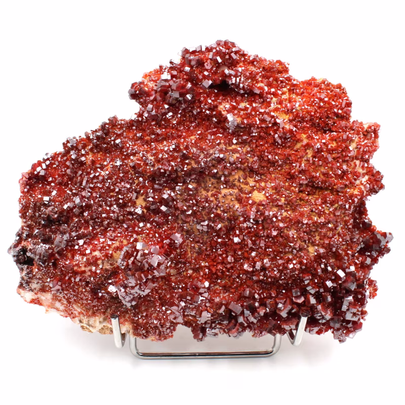 Découvrez la vanadinite : un minéral aux cristaux hexagonaux d'un rouge éclatant IMG 0061