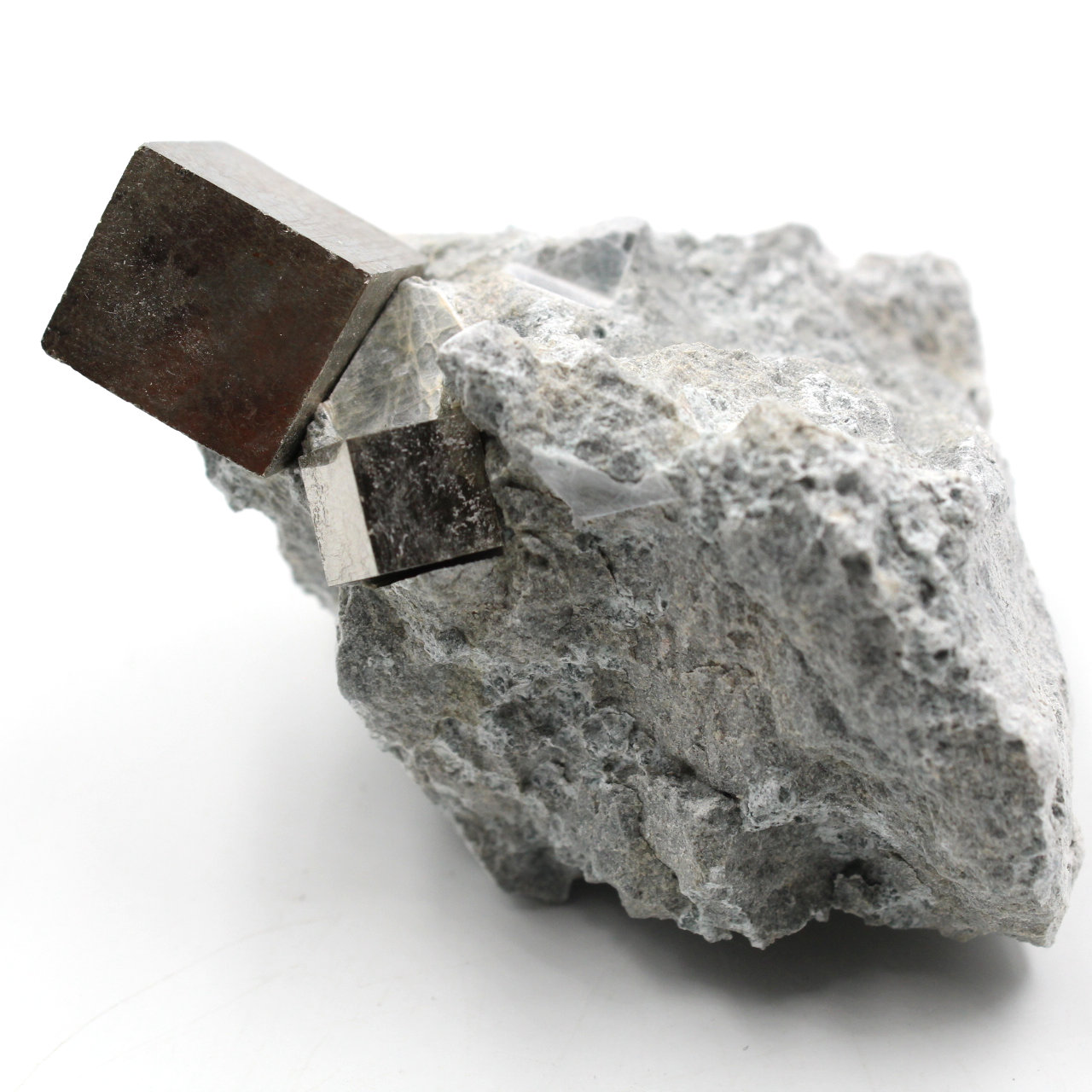 Cubes de pyrite sur gangue de Navajun Espagne