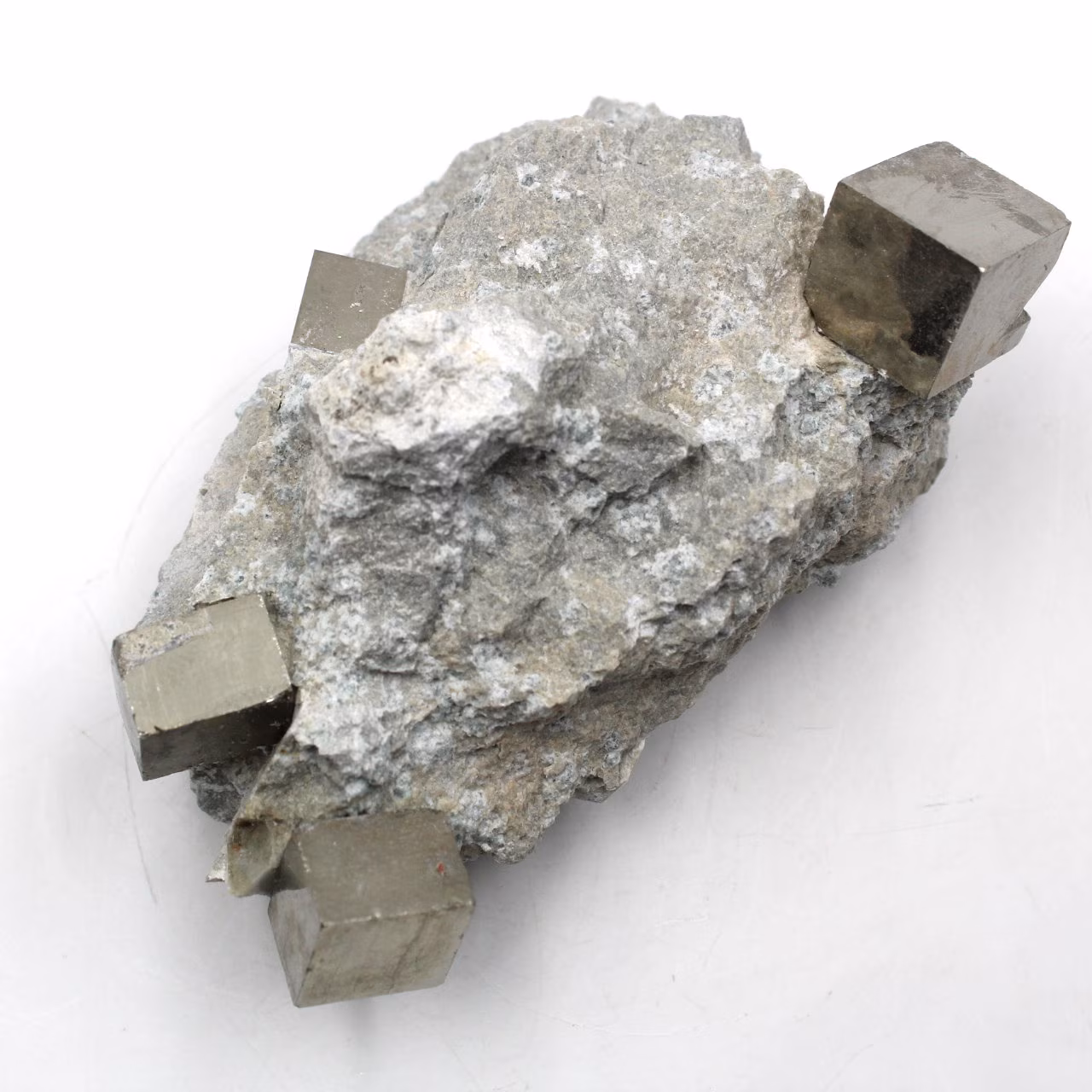 Cubes de pyrite sur gangue de Navajun Espagne