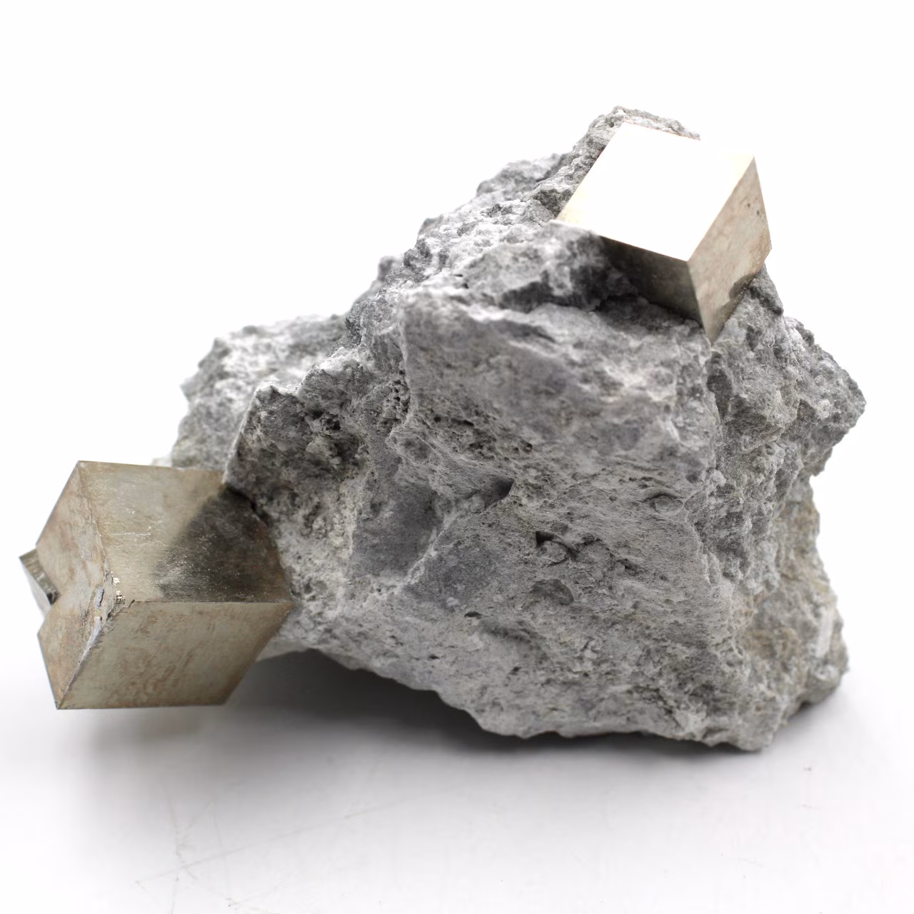 Cubes de pyrite sur gangue de Navajun Espagne