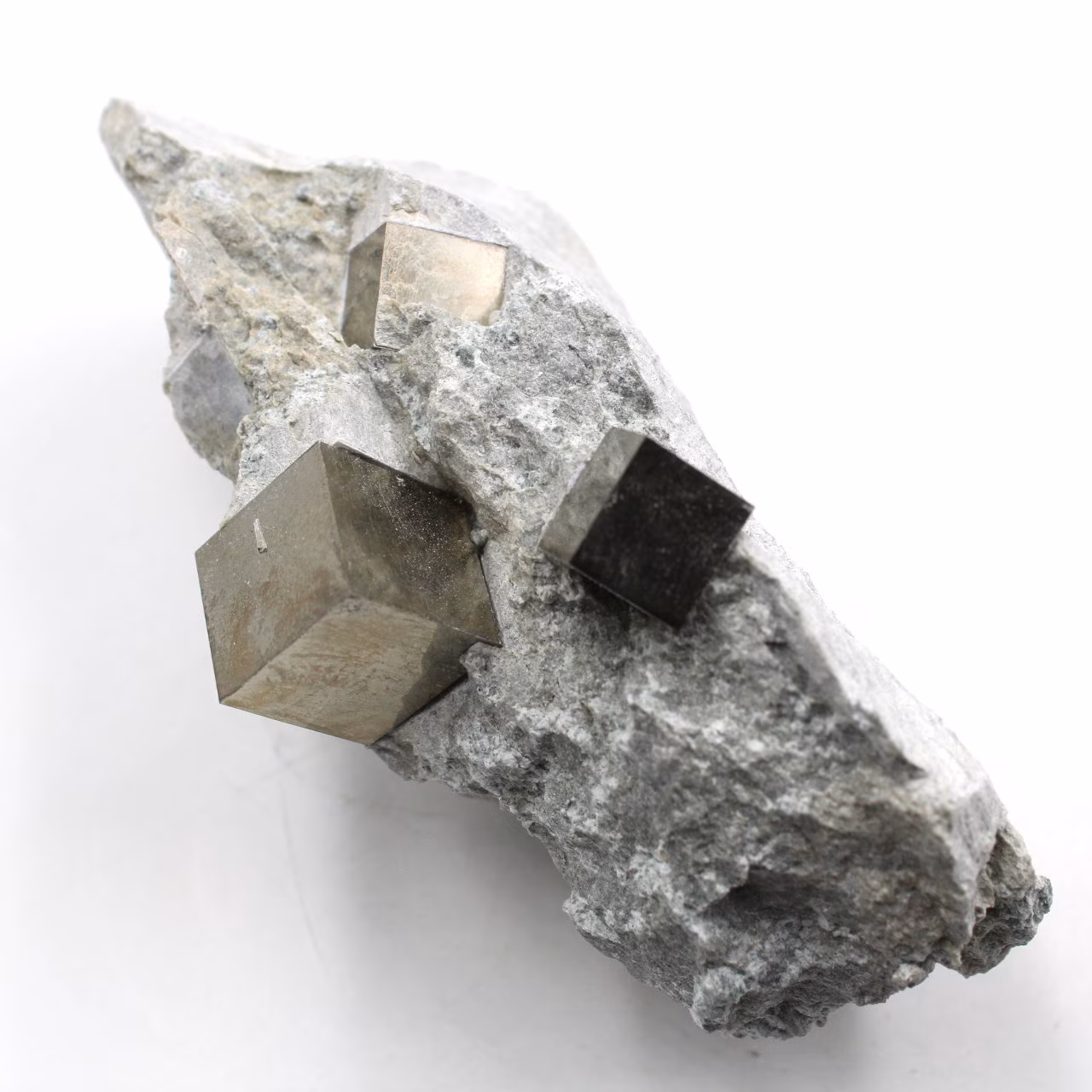 Cubes de pyrite sur gangue de Navajun Espagne