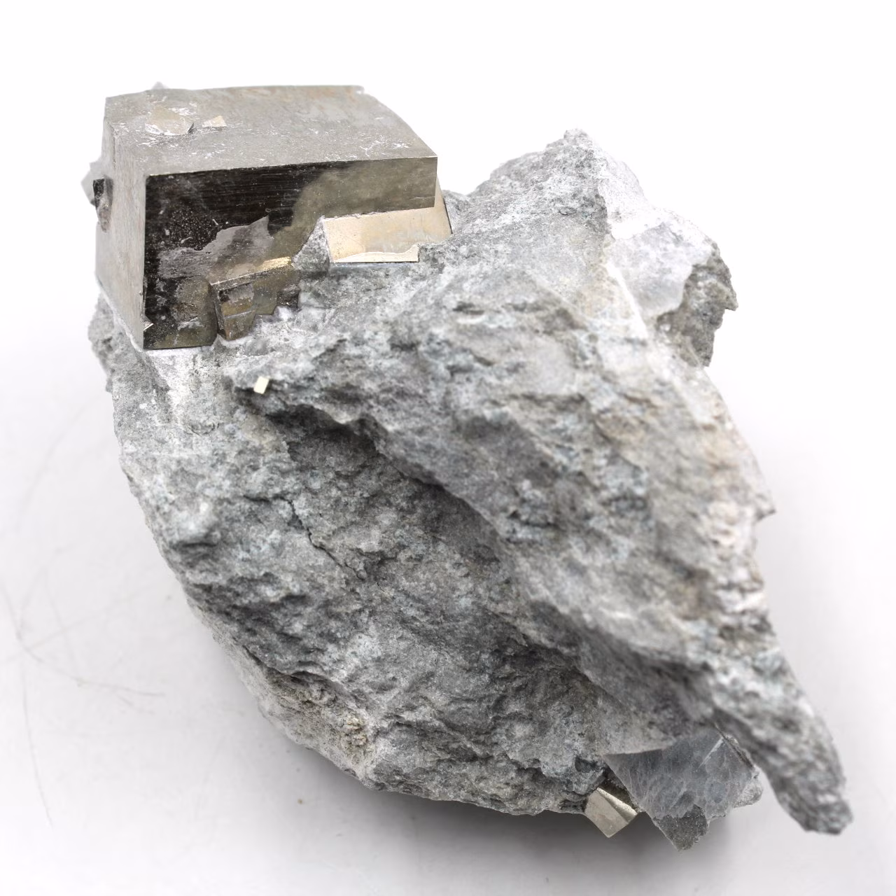 Cubes de pyrite sur gangue de Navajun Espagne