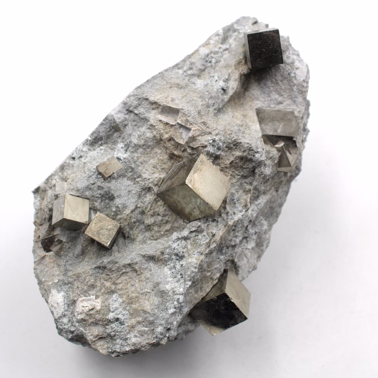 Cubes de pyrite sur gangue de Navajun Espagne