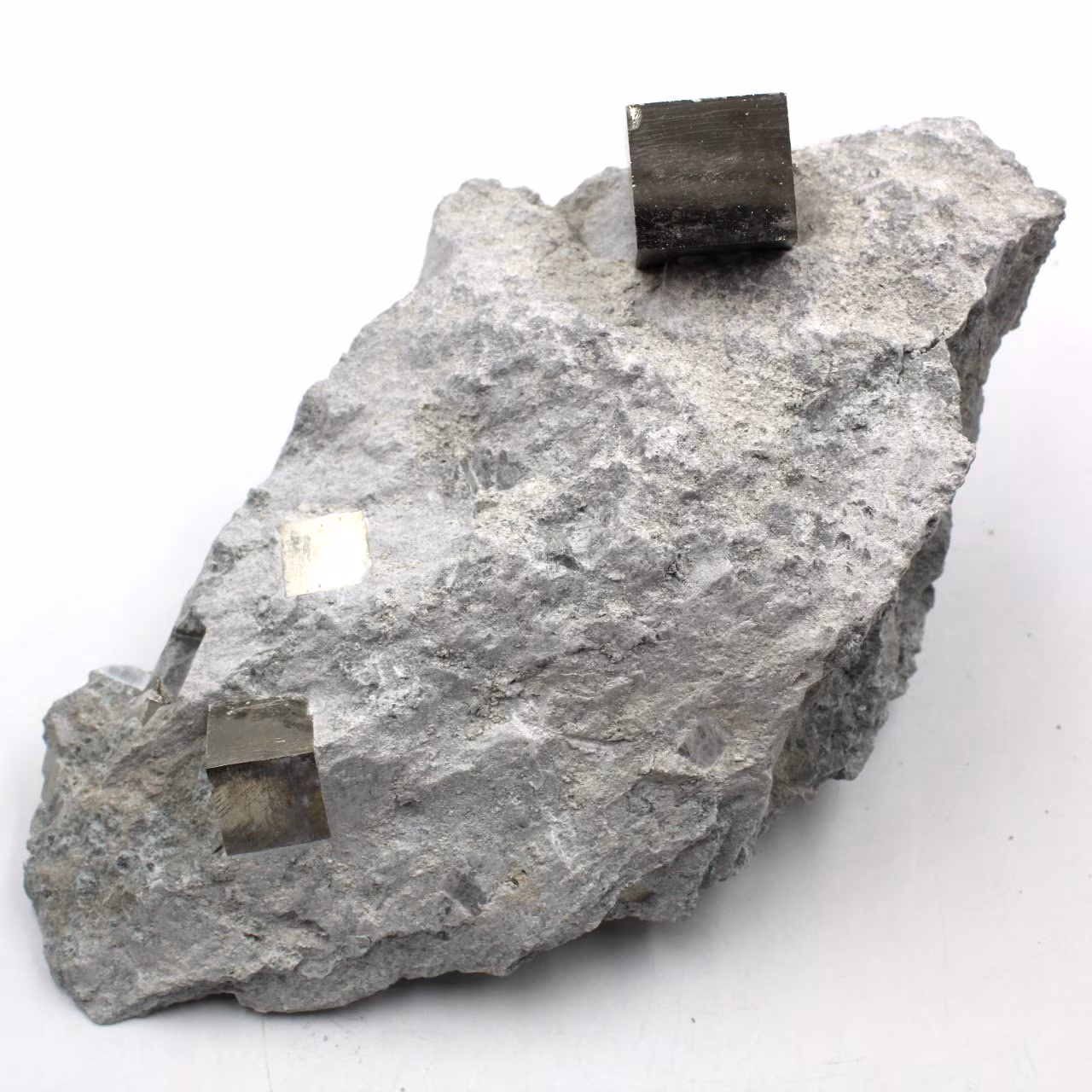 Cubes de pyrite sur gangue de Navajun Espagne