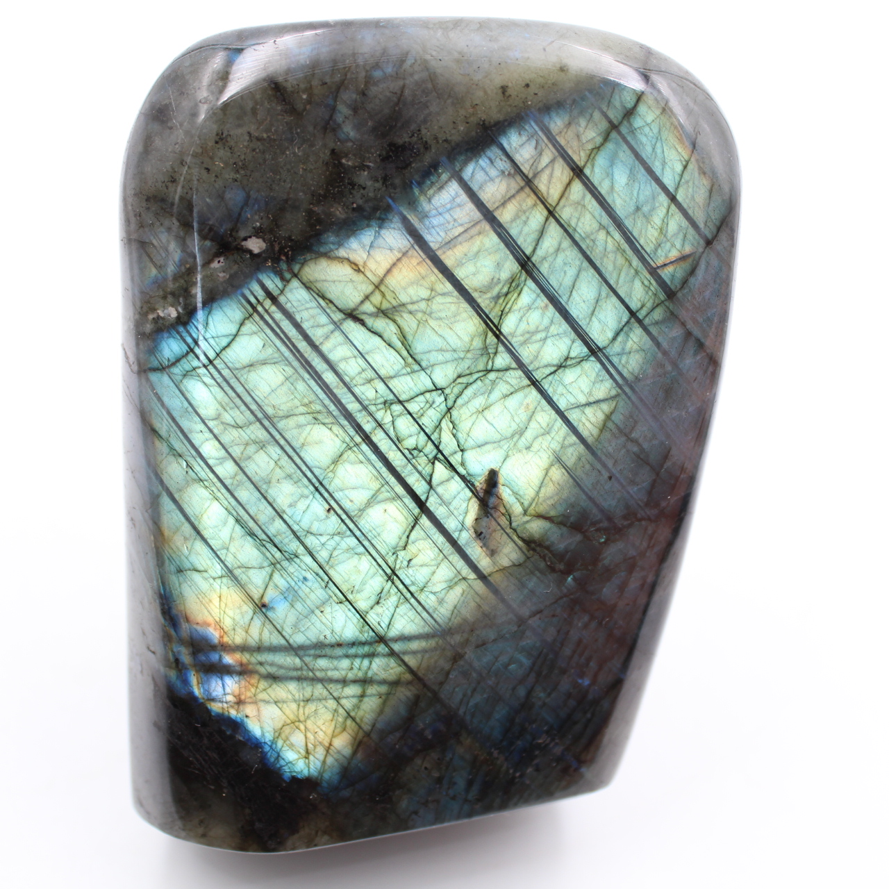 Forme libre de labradorite polie bleutée