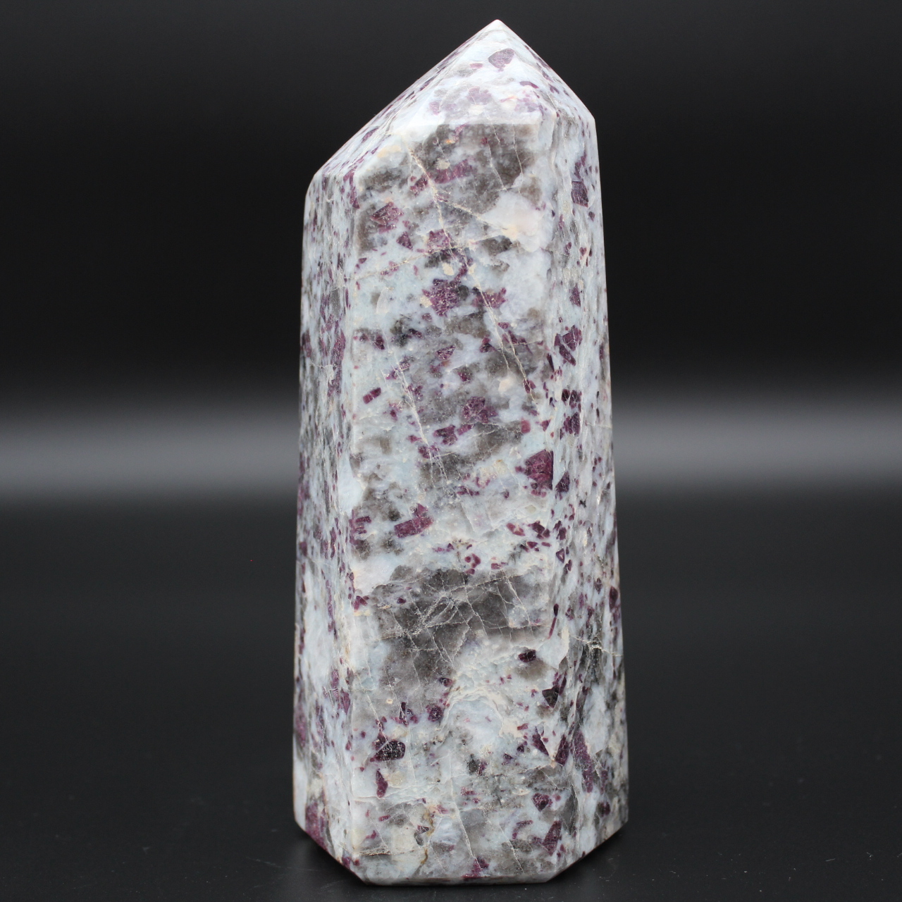 Prisme en pierre de lépidolite
