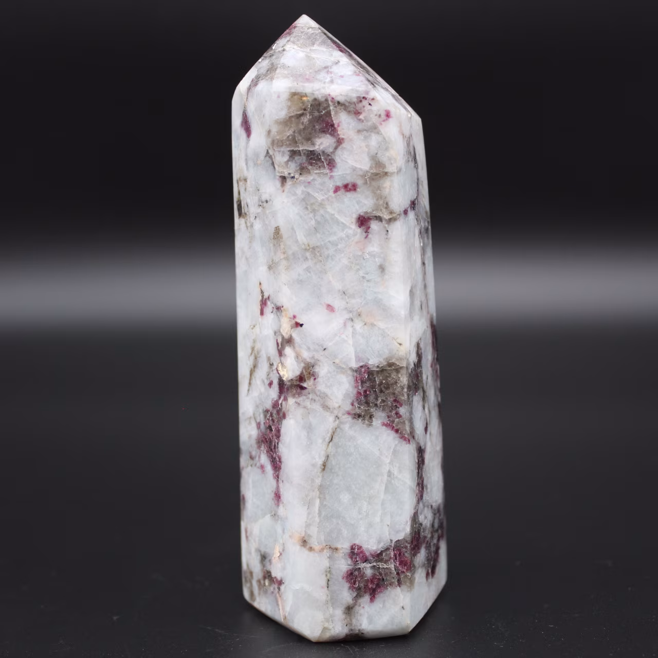 Prisme en pierre de lépidolite