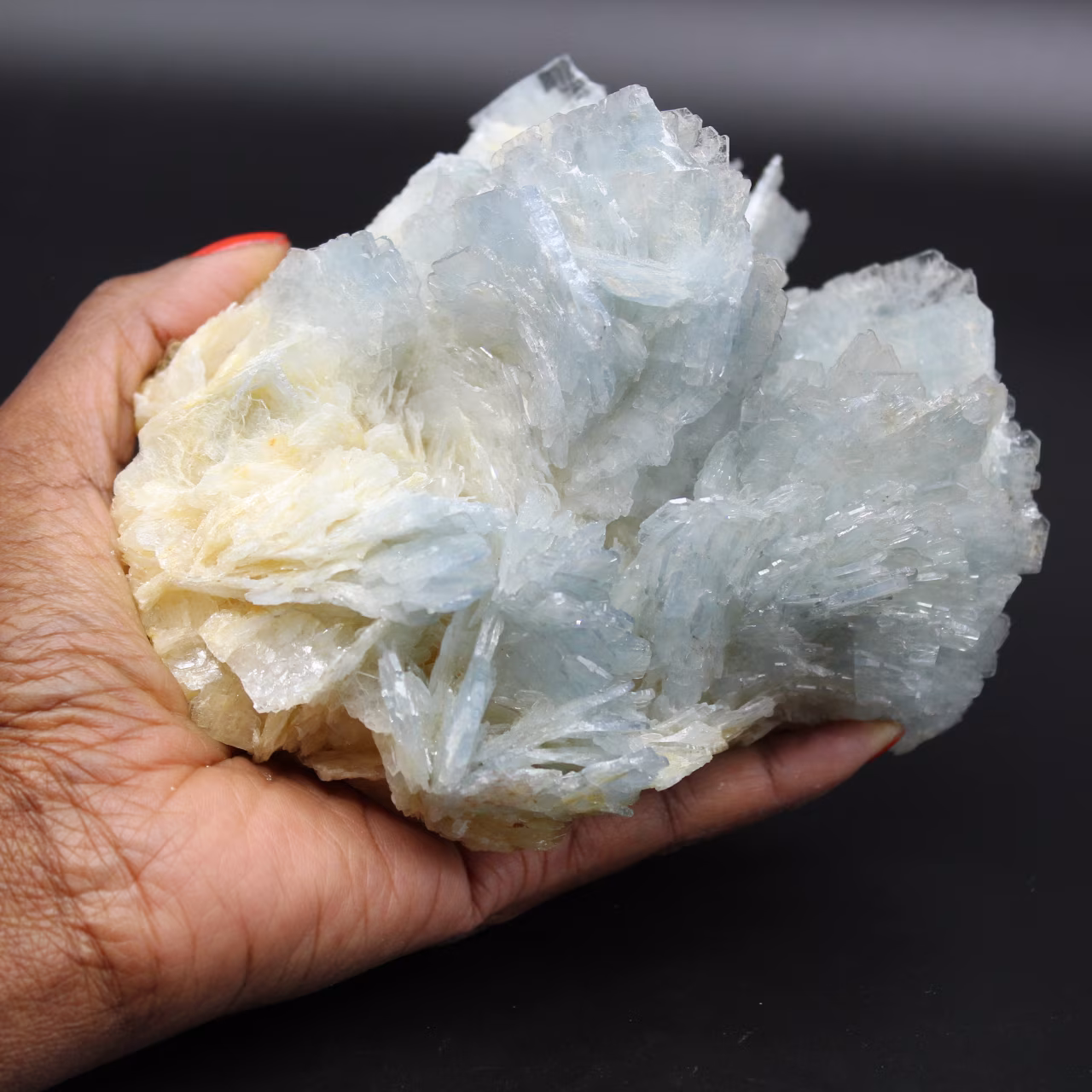 Grande cristallisation de baryte bleue