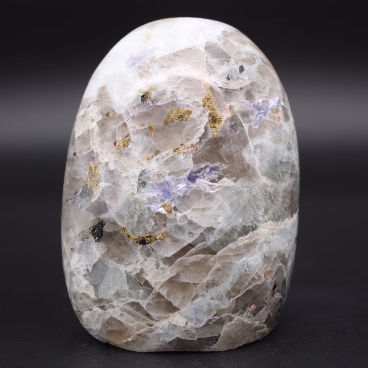 Inclusions de Tourmaline forme polie
