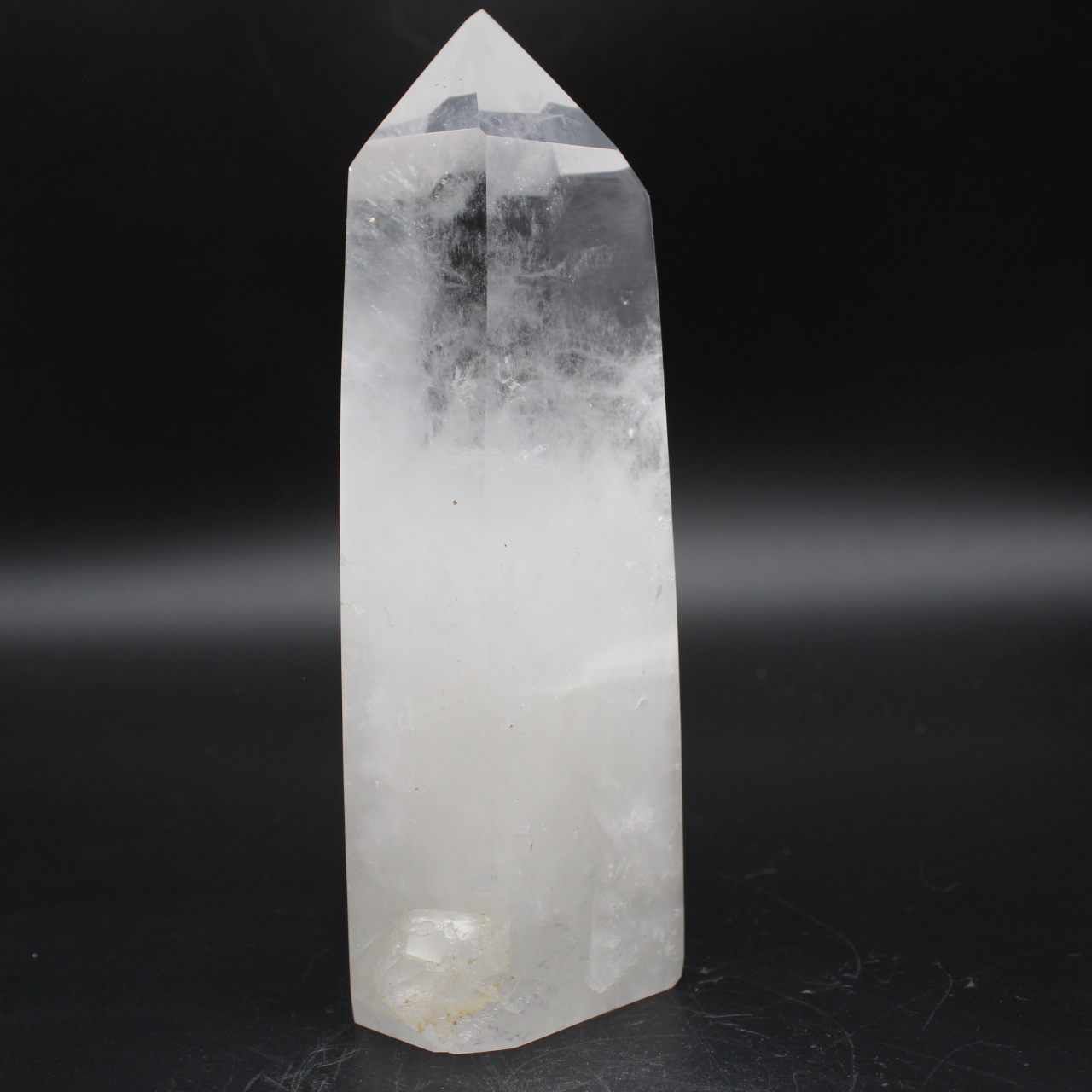 Prisme de cristal de roche re-surfacé