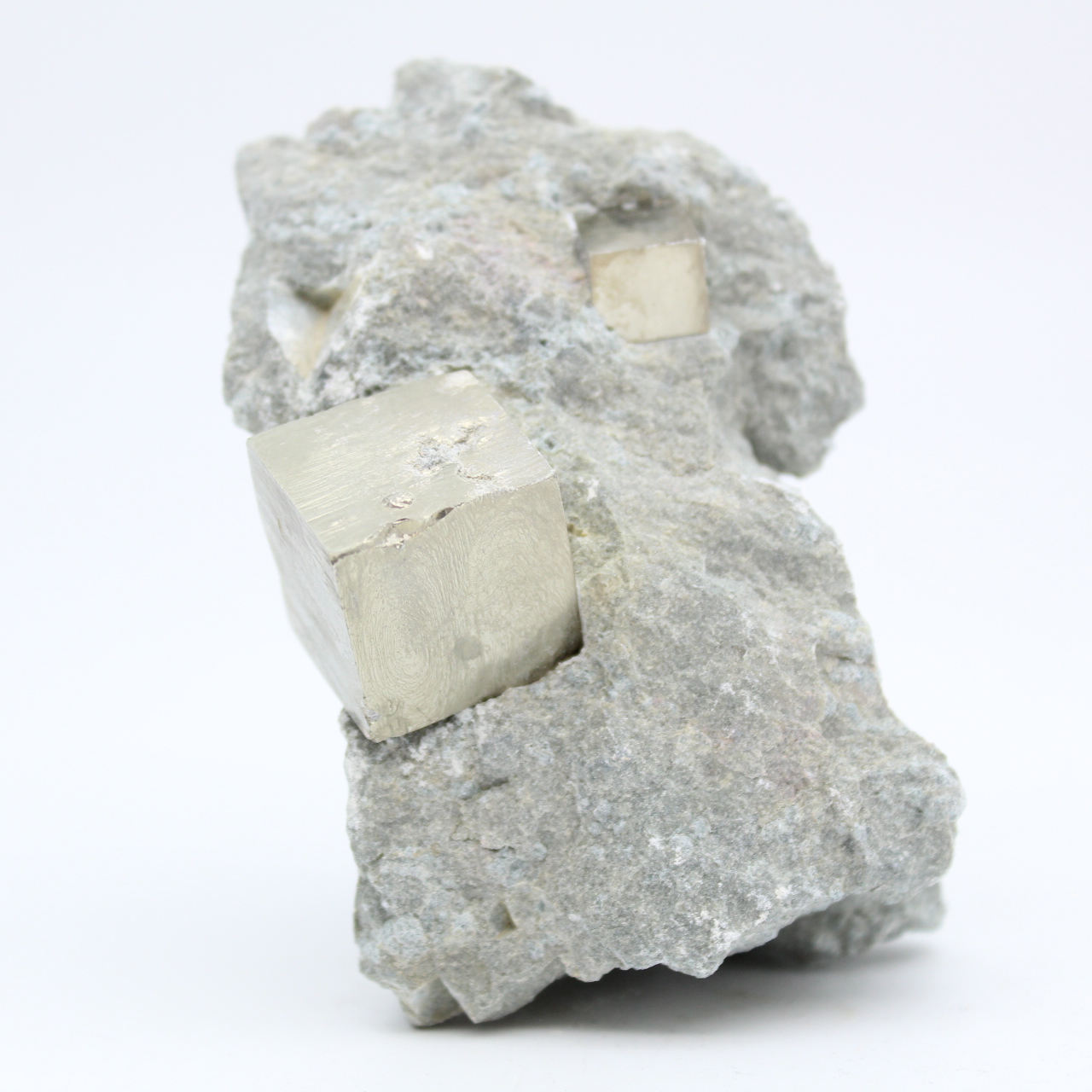 Cubes de pyrite sur gange