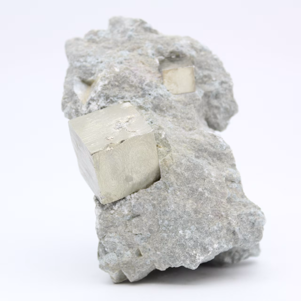 Cubes de pyrite sur gange