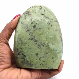 Forme libre de feldspath vert