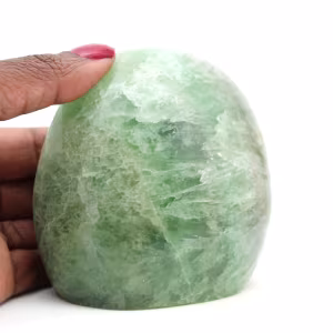 Forme libre polie en fluorite verte