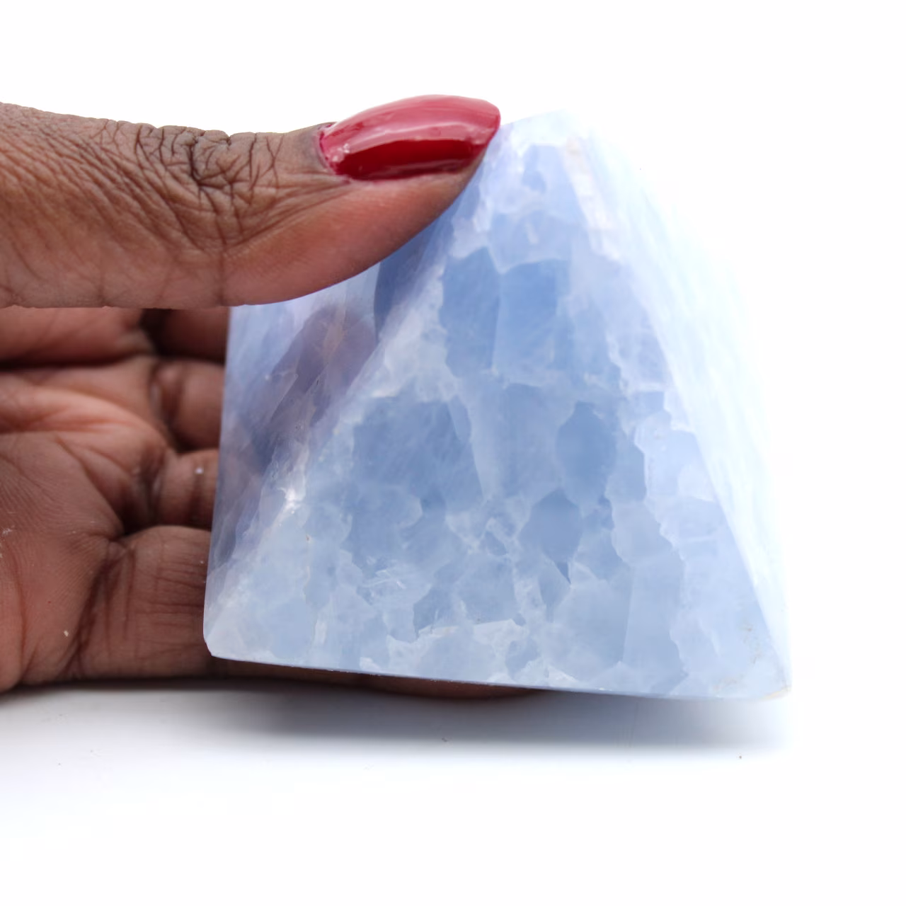 Pyramide en calcite bleue