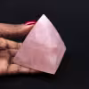 Pyramide en quartz rose