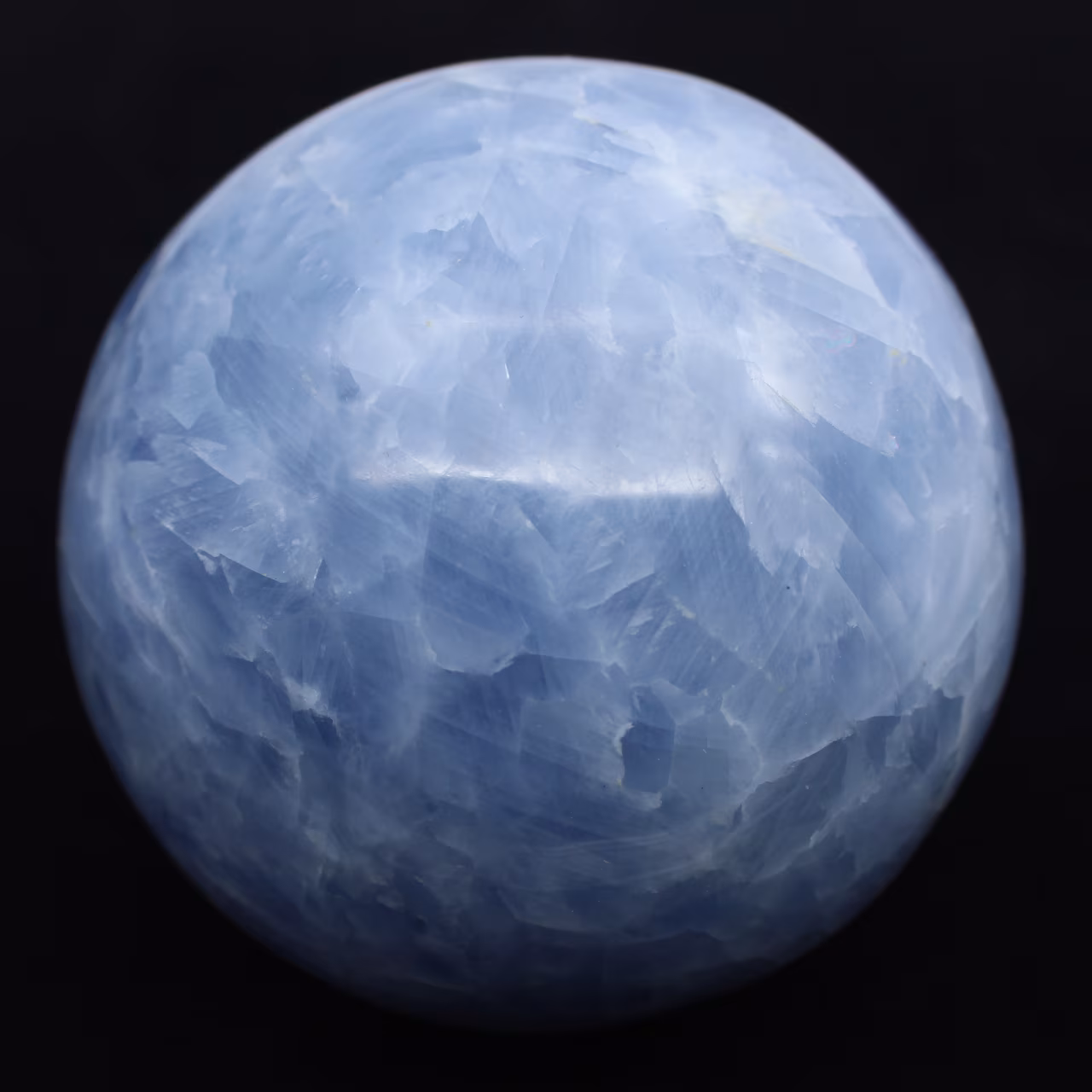 Sphère en calcite bleue