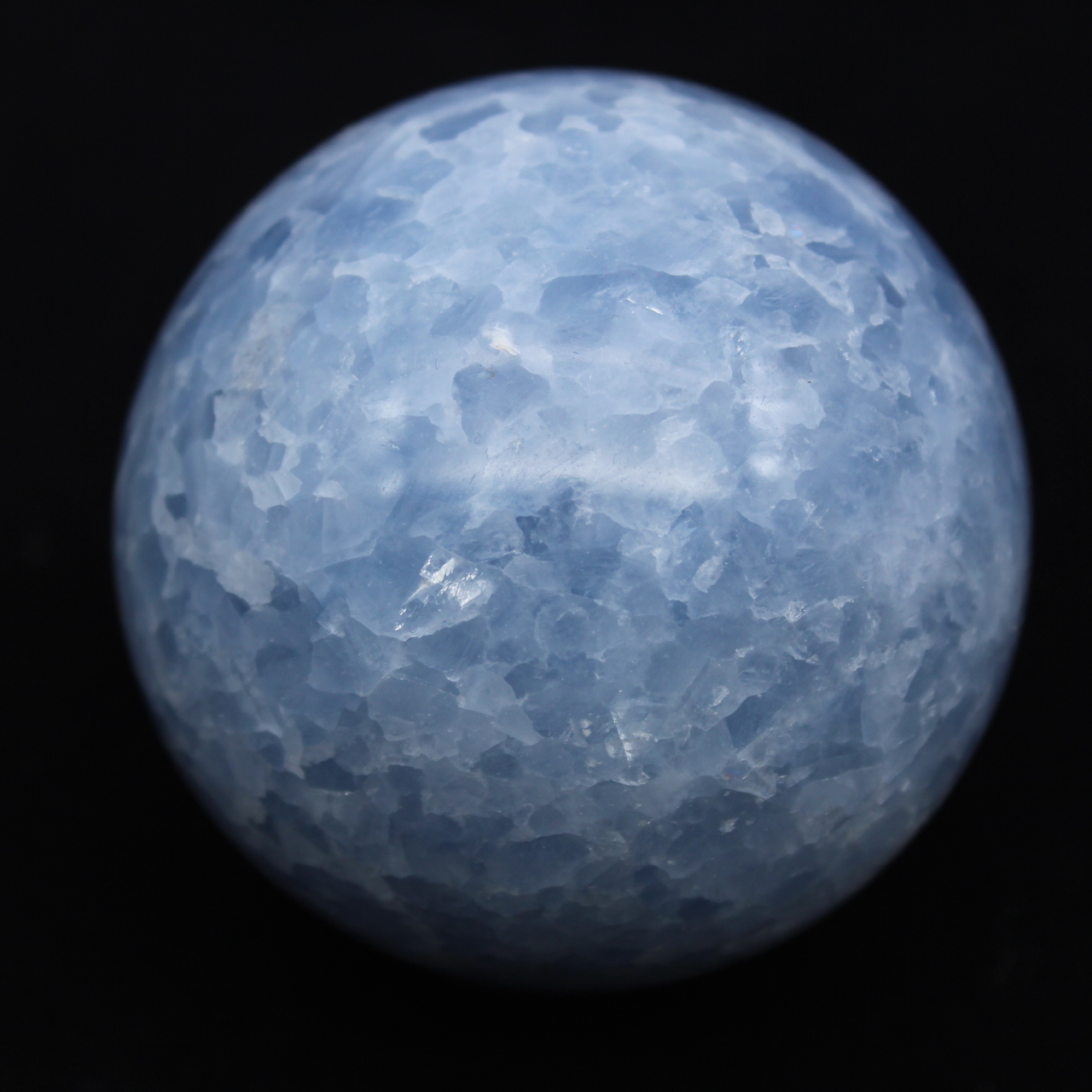 Sphère en calcite bleue