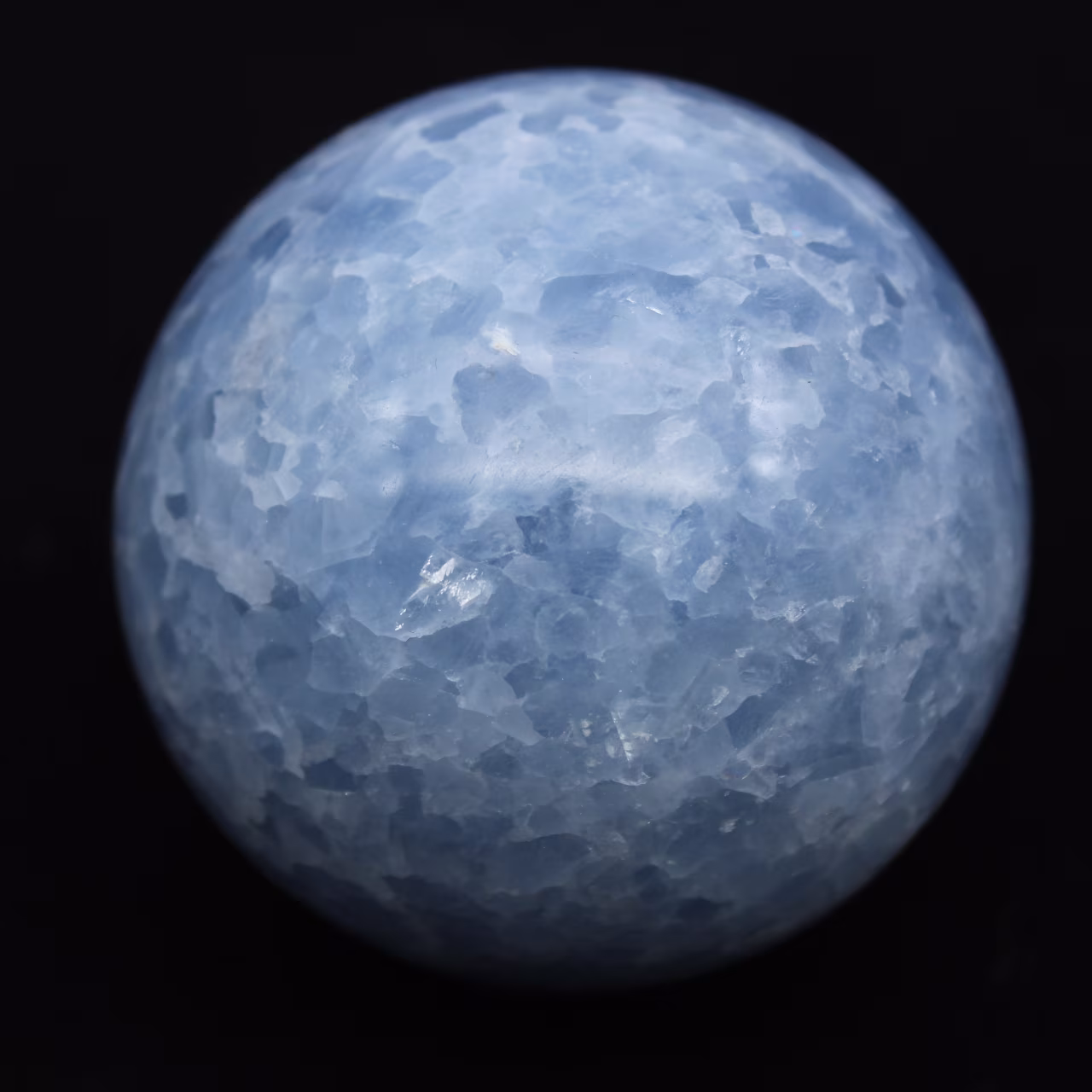 Sphère en calcite bleue