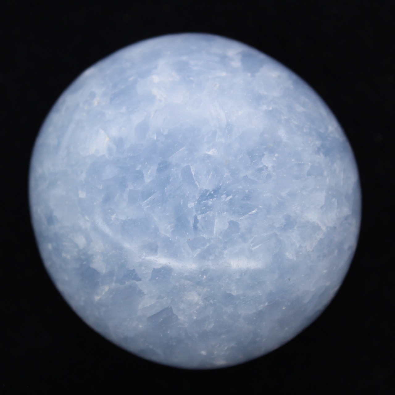 Galet en calcite bleue