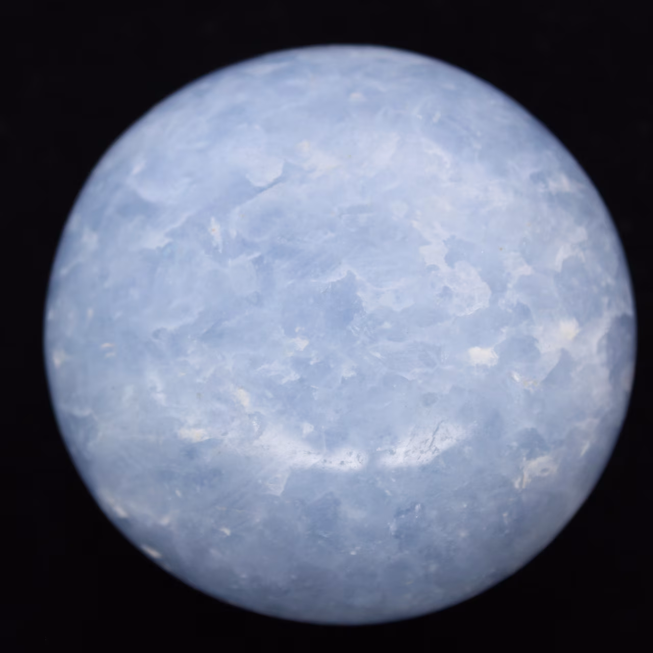 Galet en calcite bleue