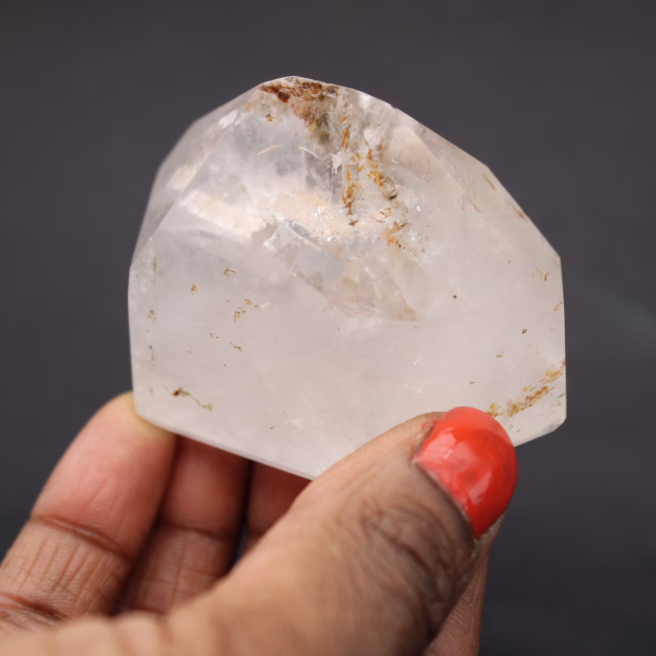 Prisme de quartz avec inclusion
