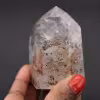 Prisme de quartz avec inclusion