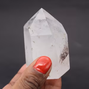Prisme de quartz avec inclusion