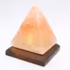 Lampe pyramide en sel rose de l’Himalaya