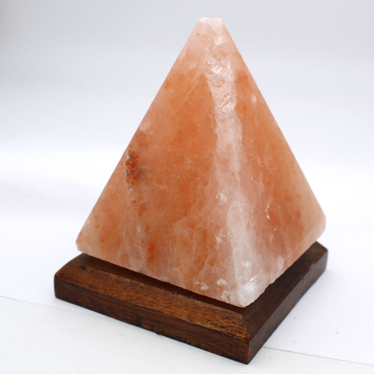 Lampe pyramide en sel rose de l’Himalaya