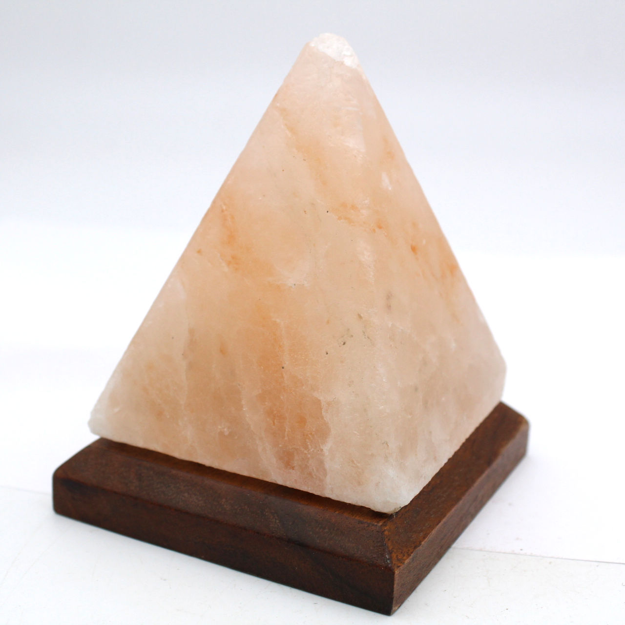 Lampe pyramidale en sel rose de l’Himalaya