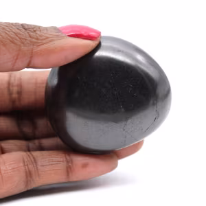 Galet de Shungite noire - Finition polie 80g