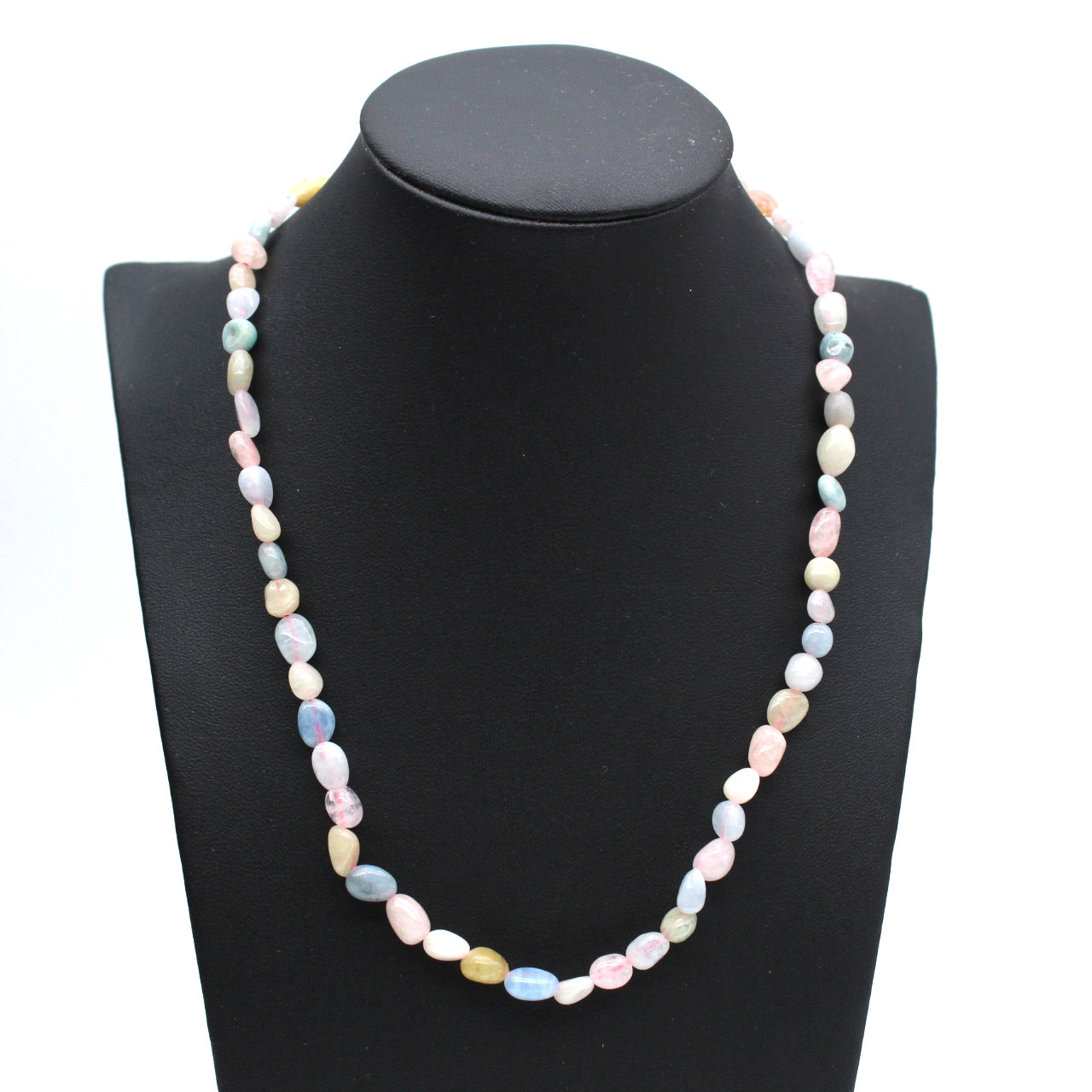 Collier en pierres de béryl