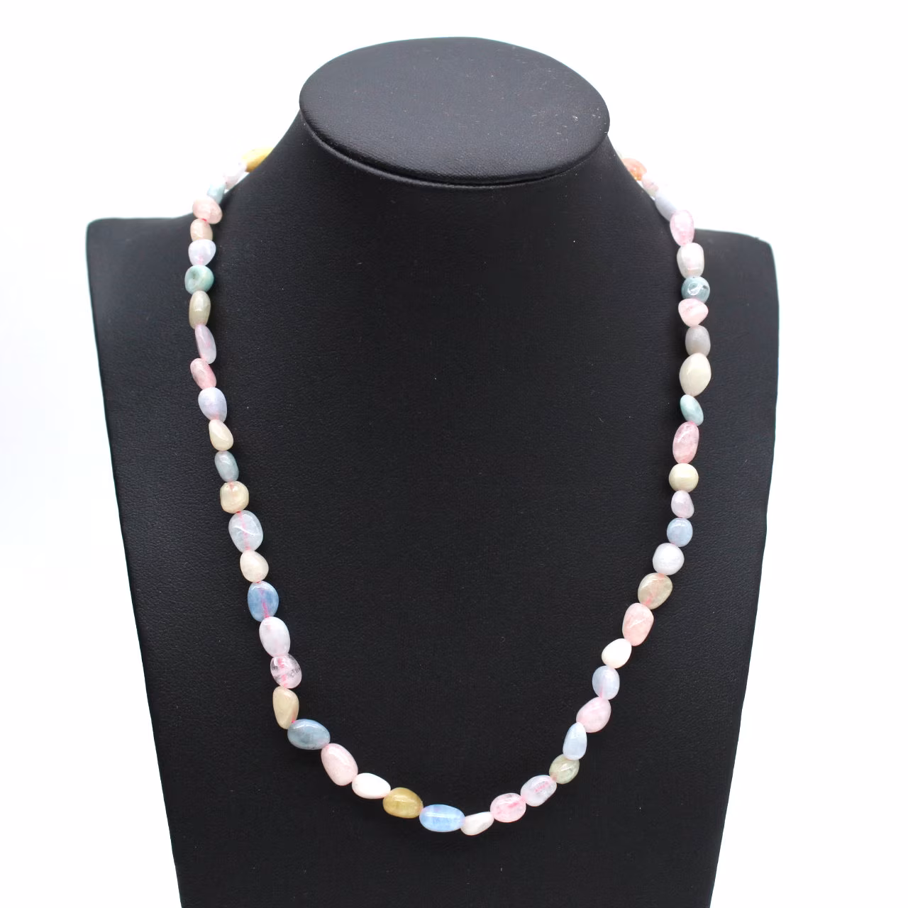 Collier en pierres de béryl